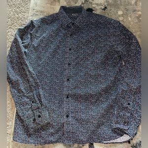 Men’s Van Heusen Maroon and Blue button down. size large